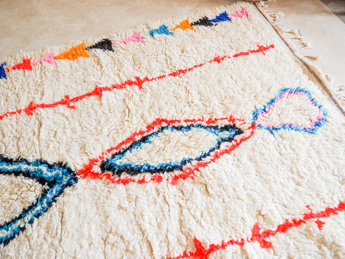 Handgefertigter Azilal Teppich `Souad` aus Marokko – Boho-Muster und hochwertige Wolle | 230 x 145 cm