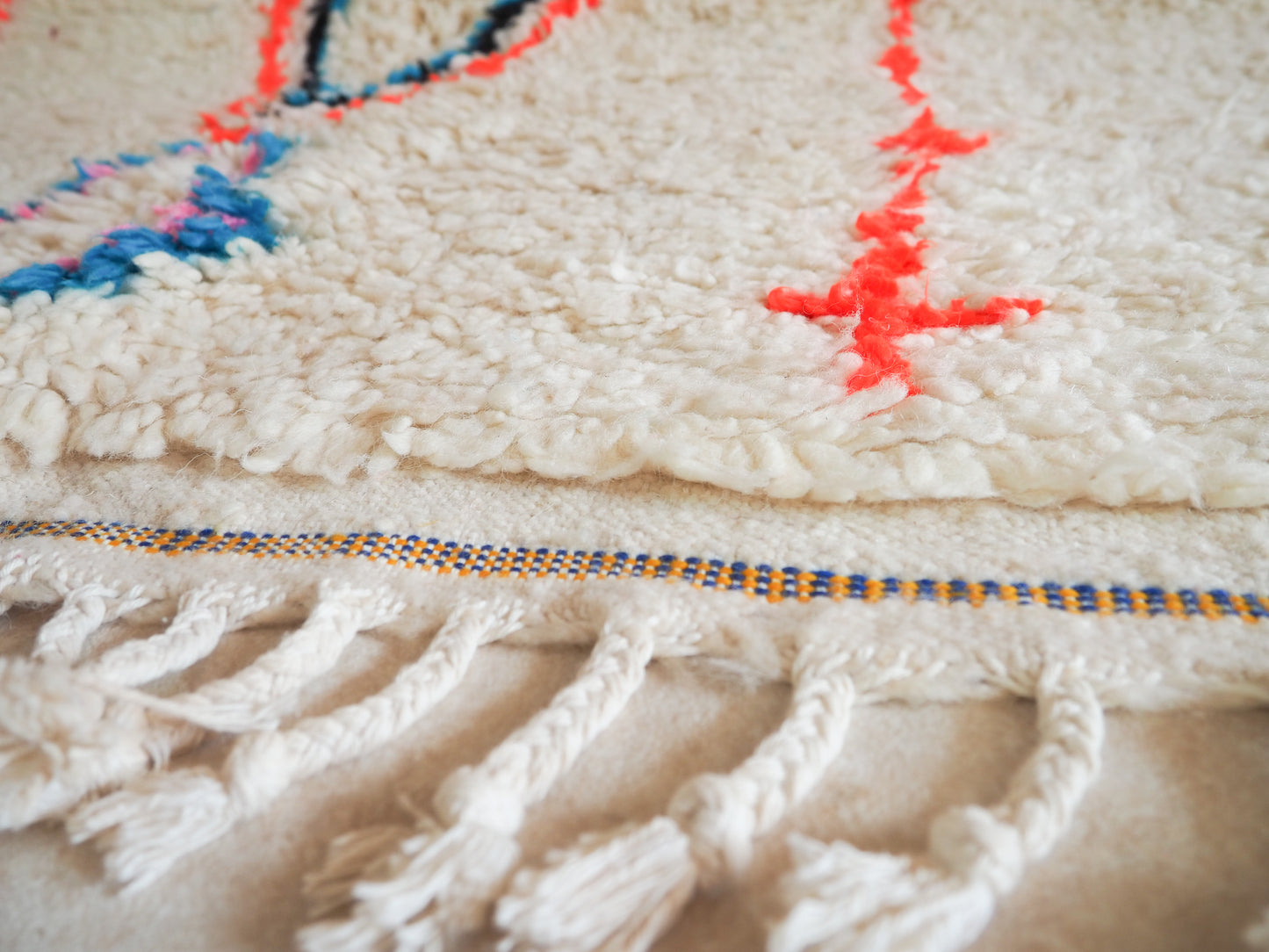 Handgefertigter Azilal Teppich `Souad` aus Marokko – Boho-Muster und hochwertige Wolle | 230 x 145 cm