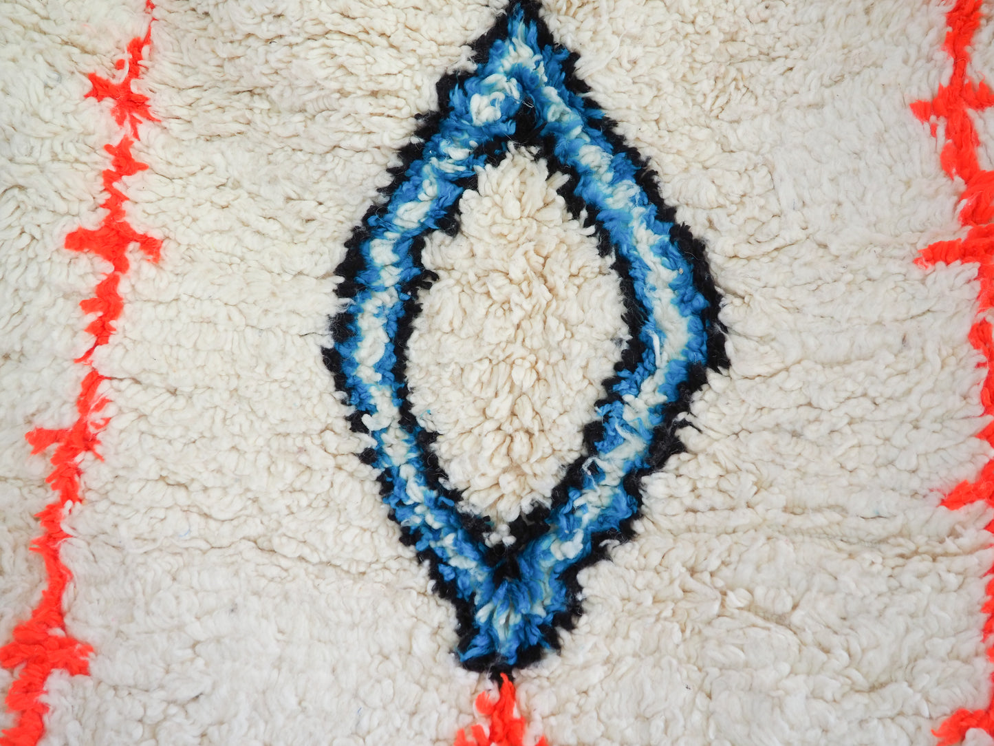 Handgefertigter Azilal Teppich `Souad` aus Marokko – Boho-Muster und hochwertige Wolle | 230 x 145 cm