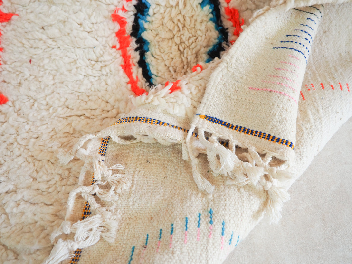 Handgefertigter Azilal Teppich `Souad` aus Marokko – Boho-Muster und hochwertige Wolle | 230 x 145 cm