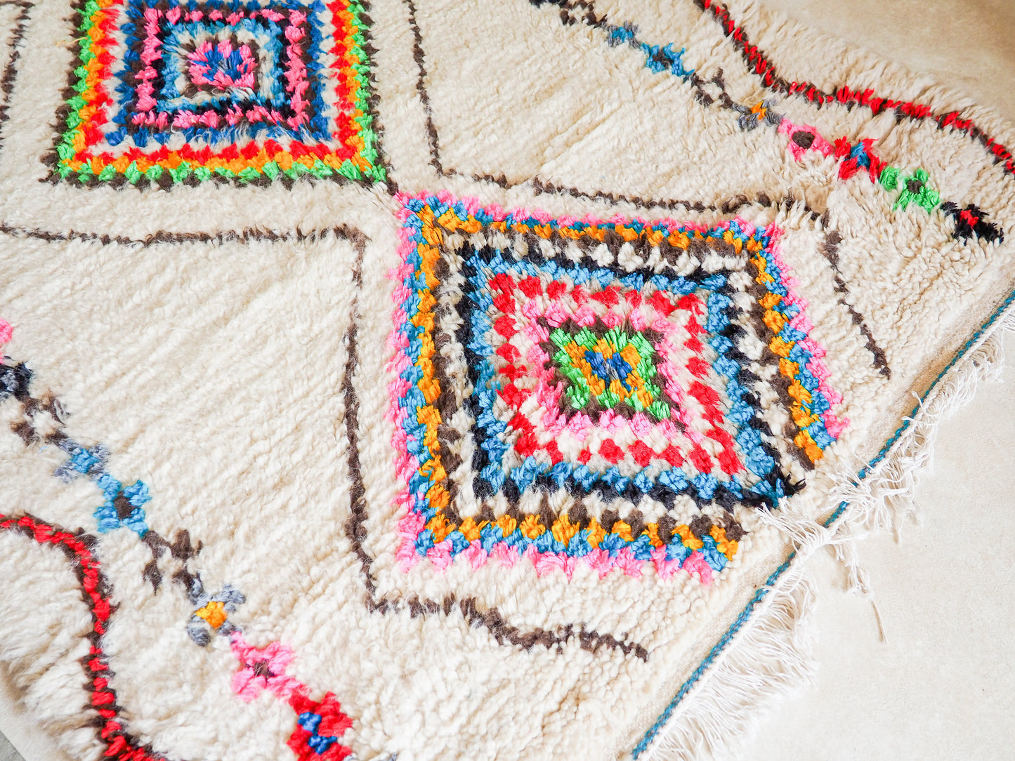 Handgefertigter Azilal Teppich `Maha` aus Marokko – Boho-Muster und hochwertige Wolle |  238 x 145 cm