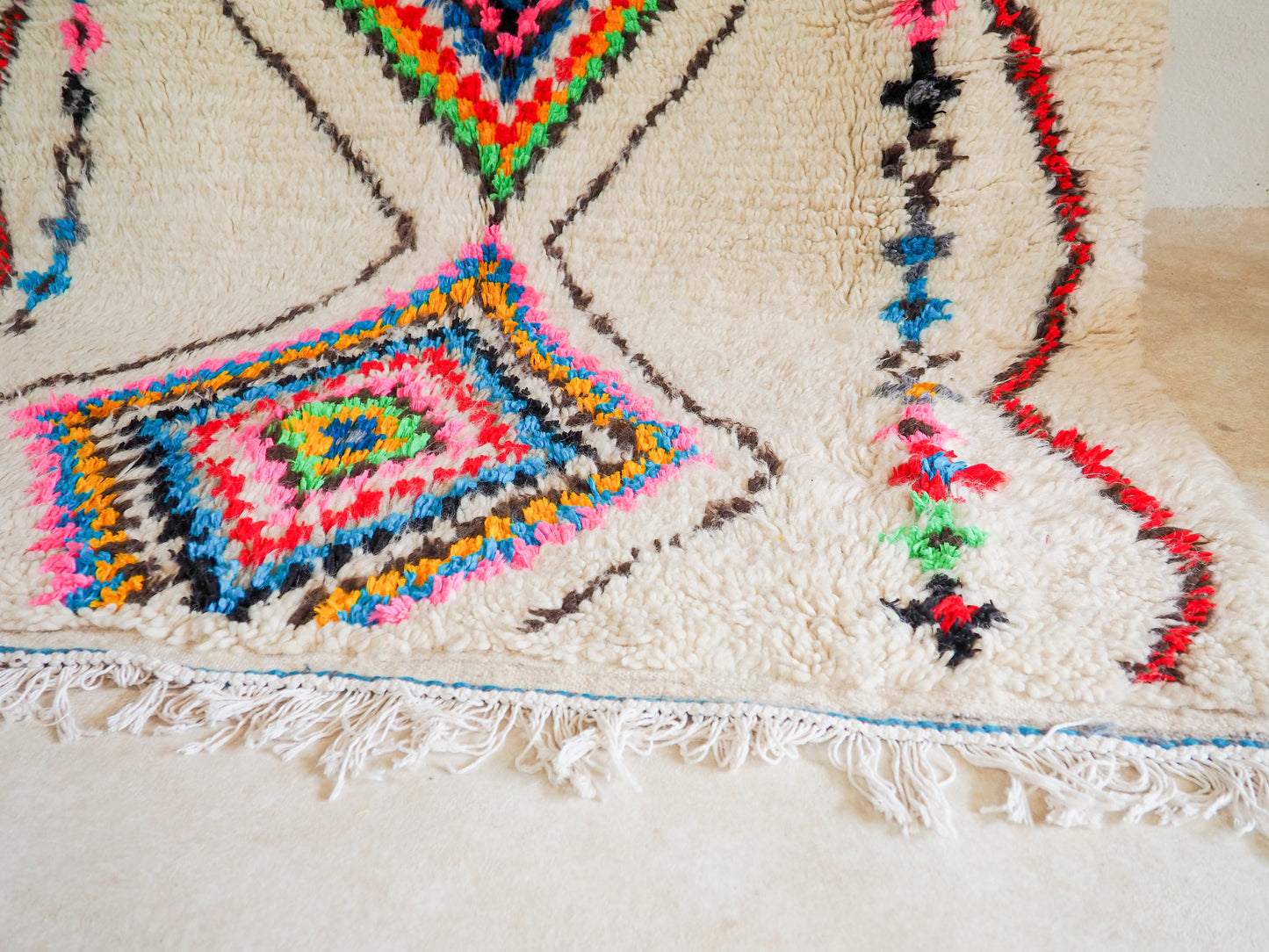 Handgefertigter Azilal Teppich `Maha` aus Marokko – Boho-Muster und hochwertige Wolle |  238 x 145 cm