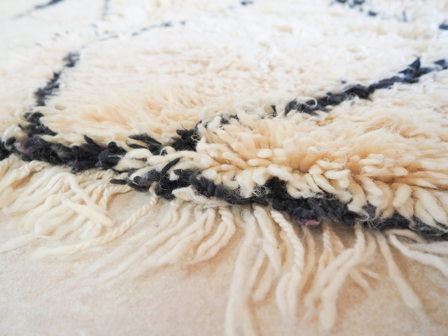 Beni Ouarain Teppich `Faris` – Handgefertigte Naturschönheit aus Marokko |  230 x 138 cm