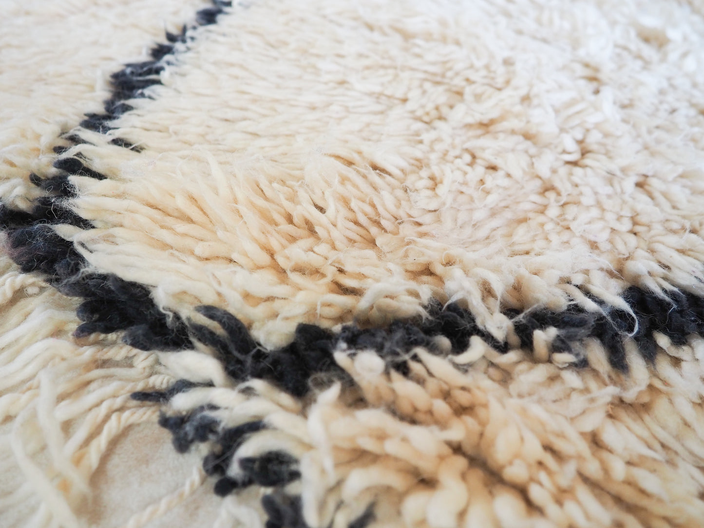 Beni Ouarain Teppich `Faris` – Handgefertigte Naturschönheit aus Marokko |  230 x 138 cm