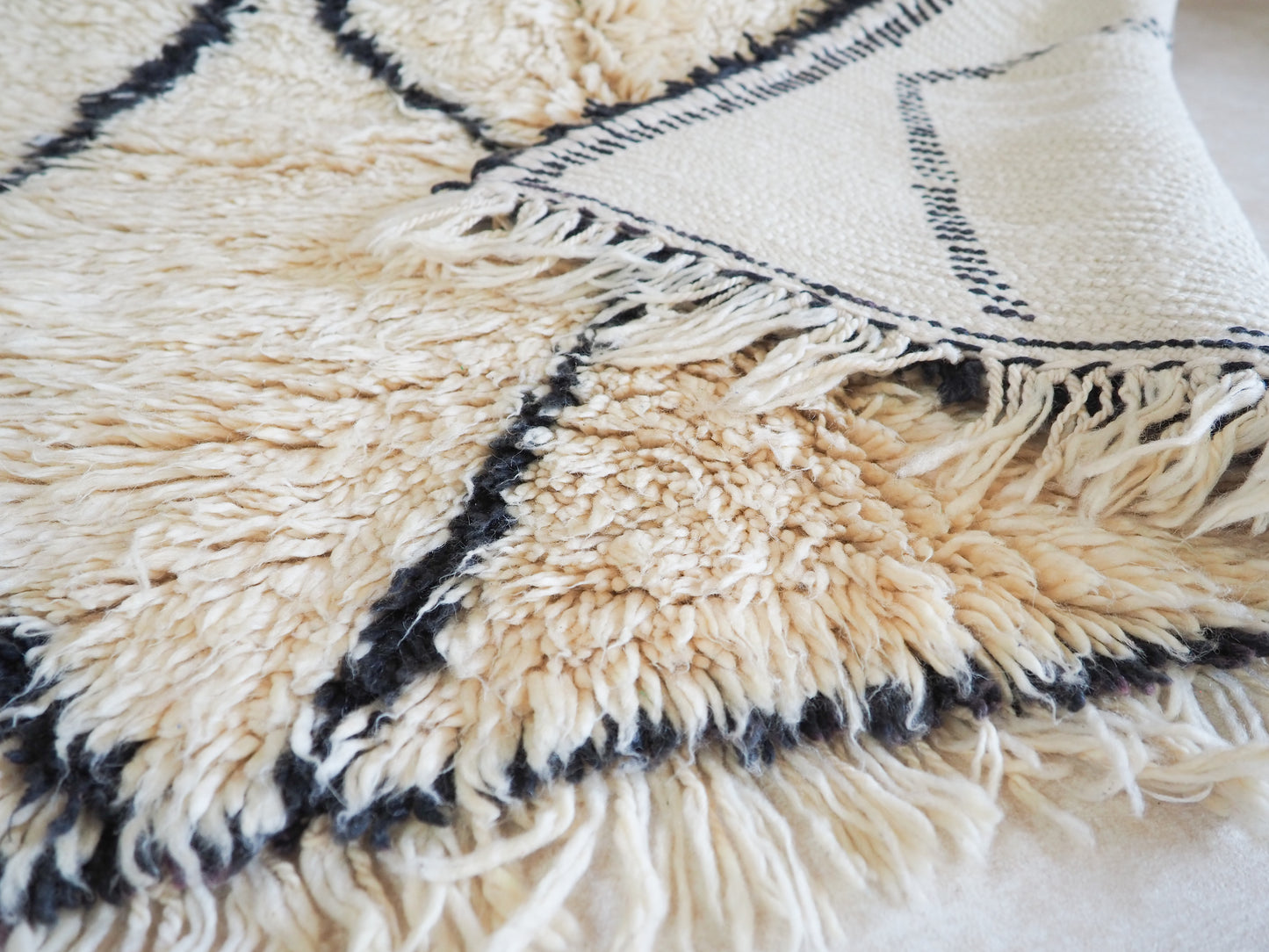 Beni Ouarain Teppich `Faris` – Handgefertigte Naturschönheit aus Marokko |  230 x 138 cm