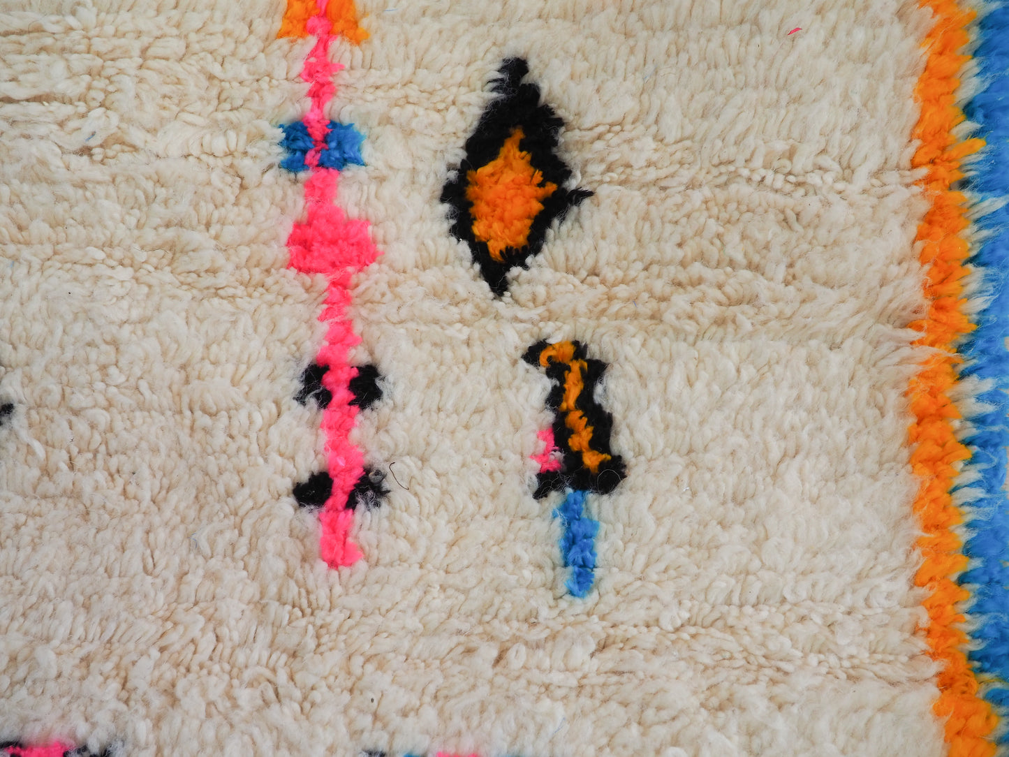 Handgefertigter Azilal Teppich `Nada` aus Marokko – Boho-Muster und hochwertige Wolle | 150 x 94 cm