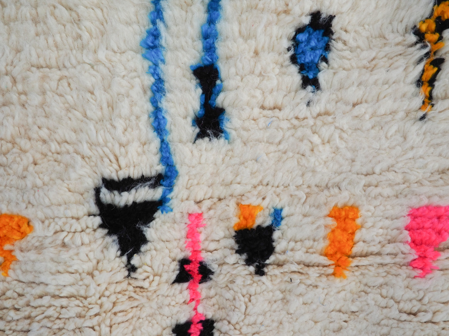 Handgefertigter Azilal Teppich `Nada` aus Marokko – Boho-Muster und hochwertige Wolle | 150 x 94 cm