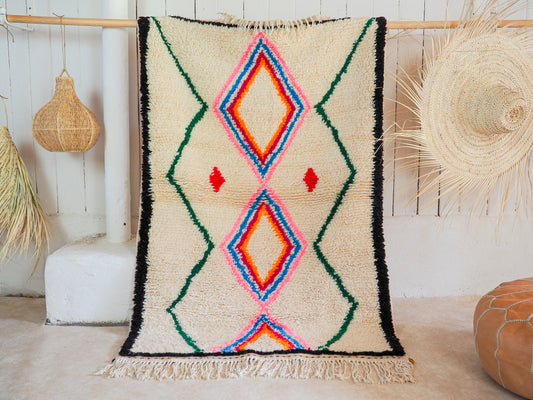 Handgefertigter Azilal Teppich `Sanaa` aus Marokko – Boho-Muster und hochwertige Wolle | 142 x 94 cm